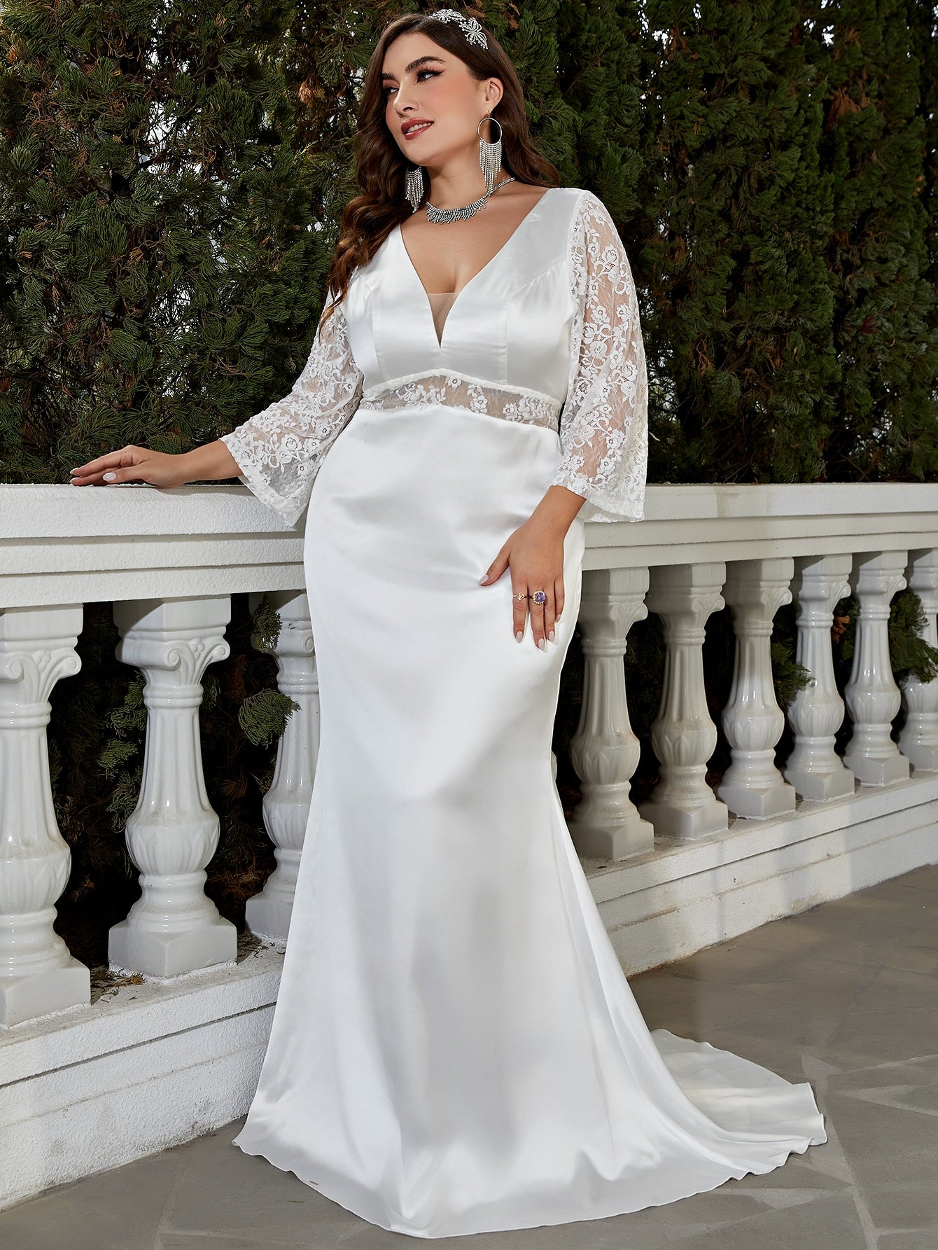 Plus Contrast Lace Tie Backless Floor Length Wedding Dress